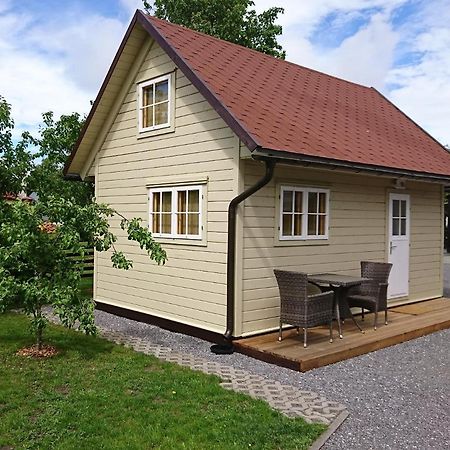 Aadel Guesthouse Пярну Екстер'єр фото
